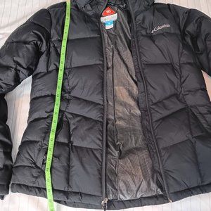 Columbia Medium Zip up jacket.